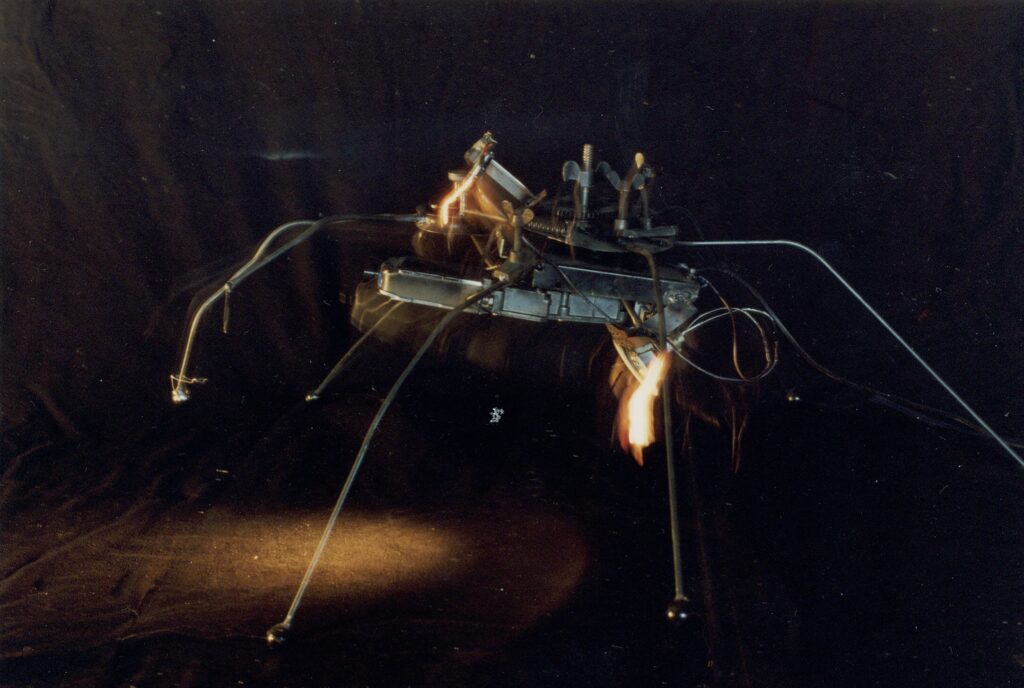London·Mayfair｜Marck‘s early work “Moving spider”